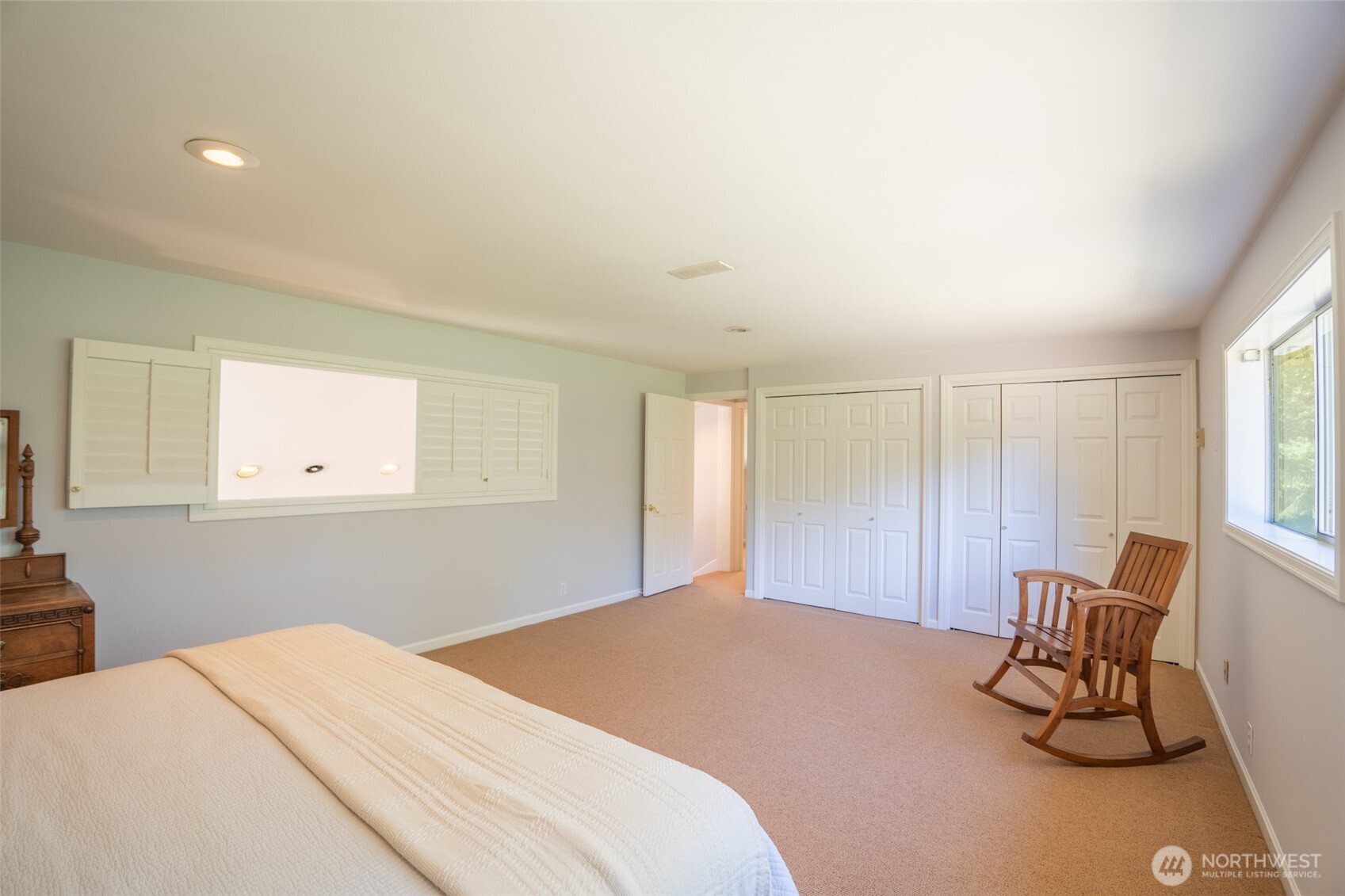 734 Swan Road Property Photo 14