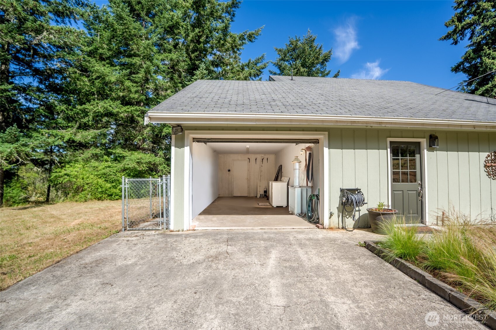 734 Swan Road Property Photo 17