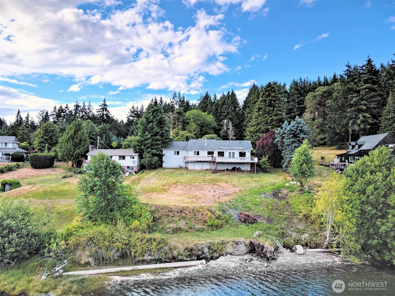 220 Se Sells Drive Property Photo 3