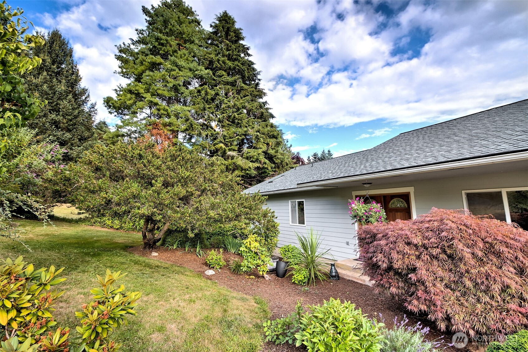 220 Se Sells Drive Property Photo 6