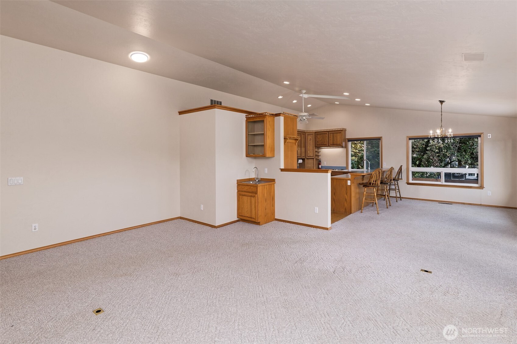 220 Se Sells Drive Property Photo 11