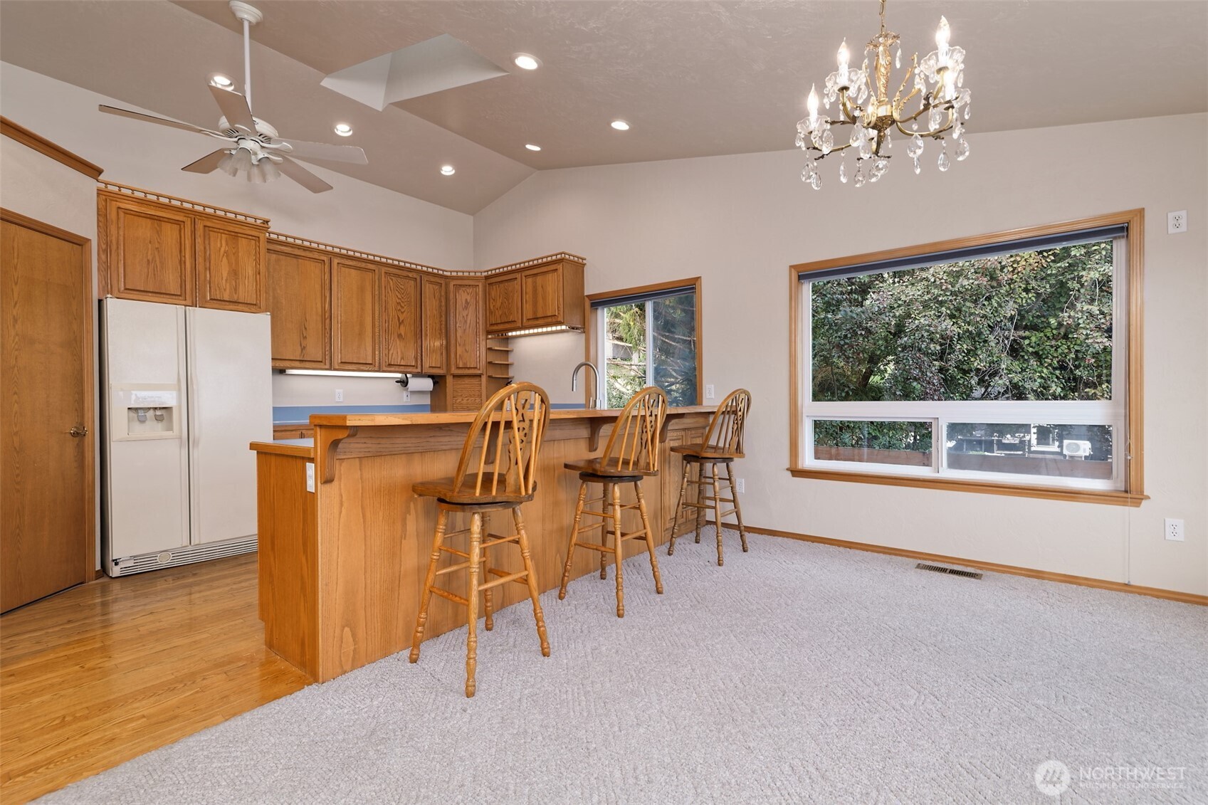 220 Se Sells Drive Property Photo 12