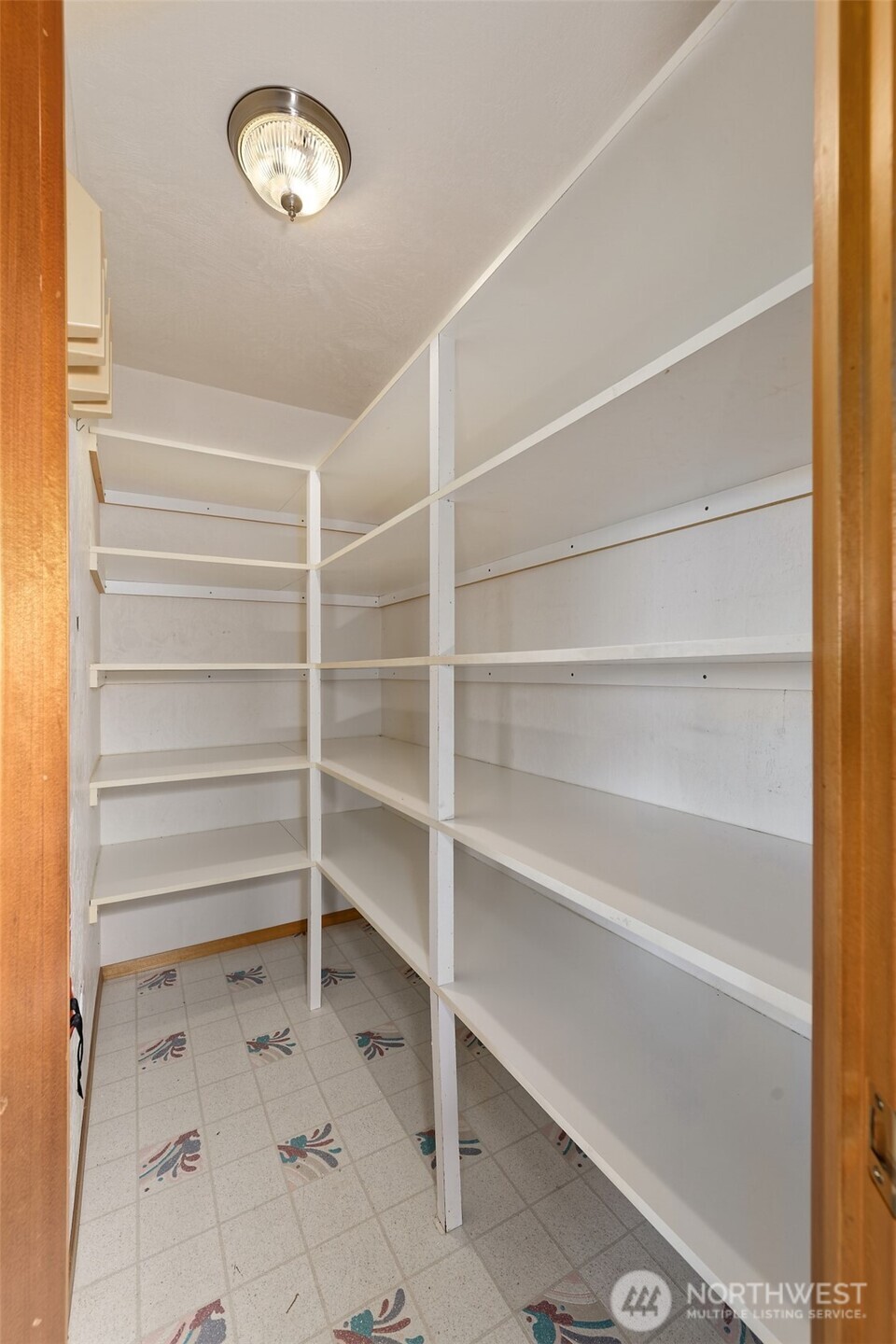220 Se Sells Drive Property Photo 15