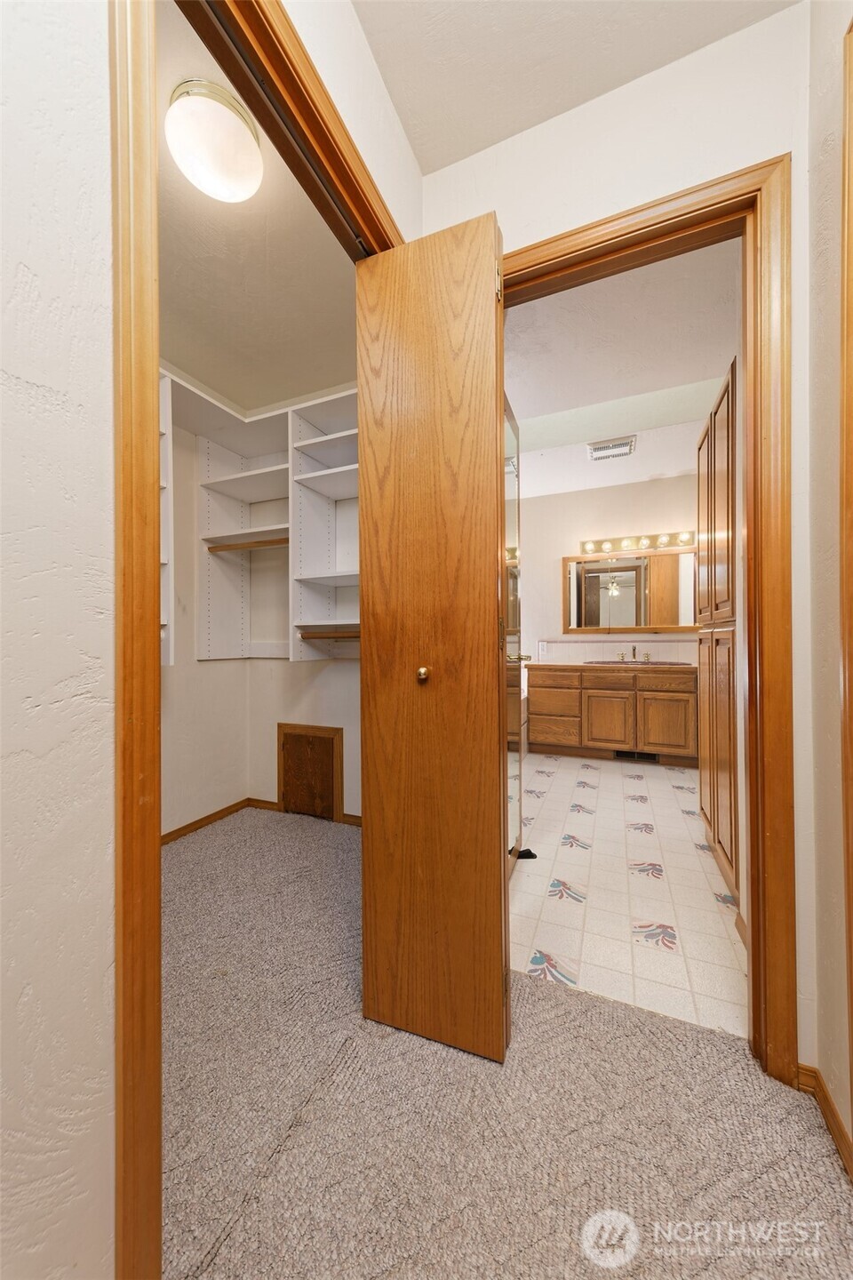 220 Se Sells Drive Property Photo 18