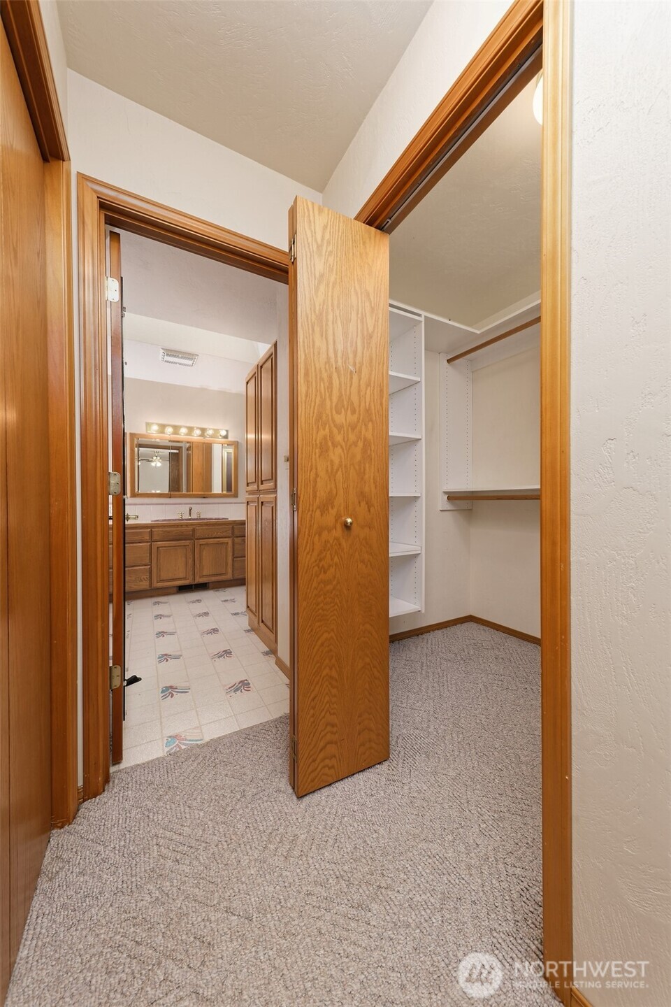 220 Se Sells Drive Property Photo 20