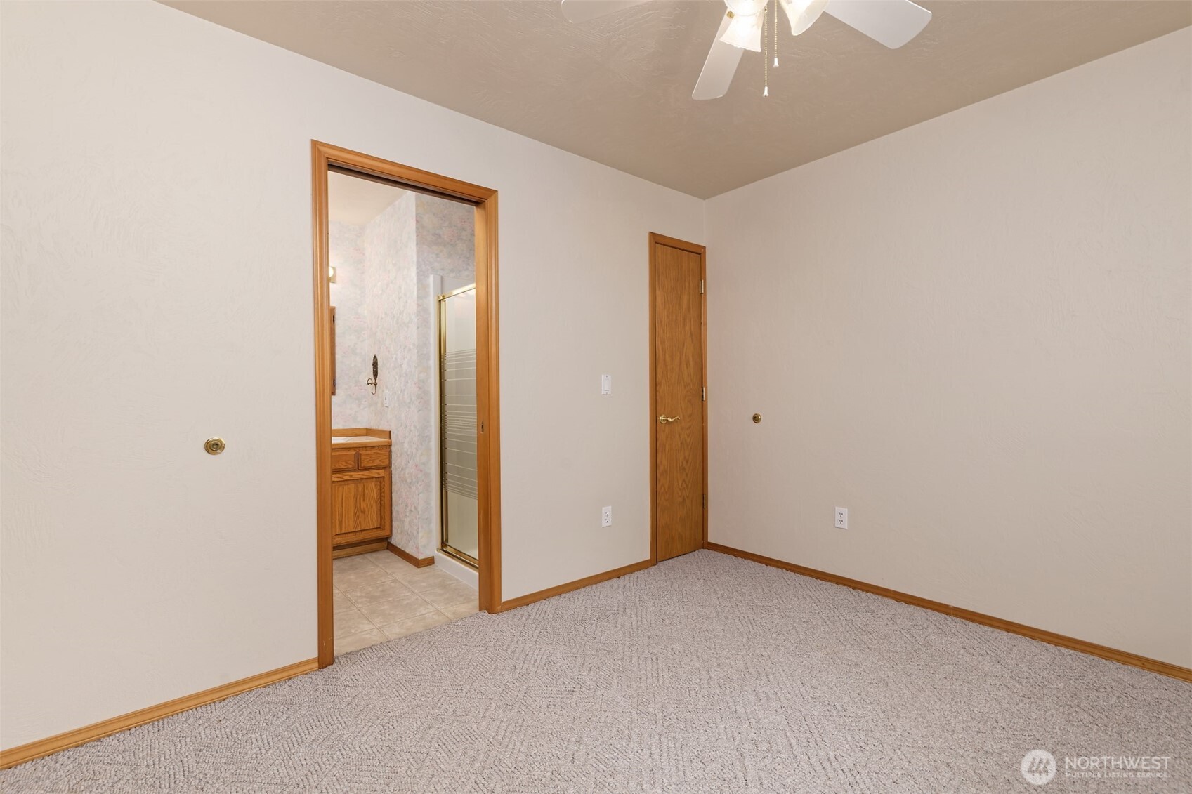 220 Se Sells Drive Property Photo 23