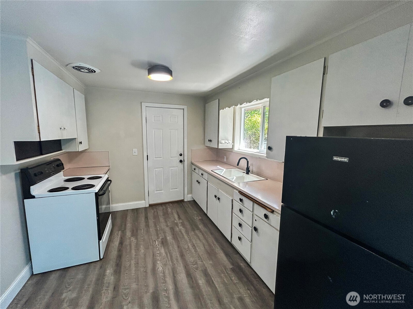 11717 83rd Avenue Property Photo 9