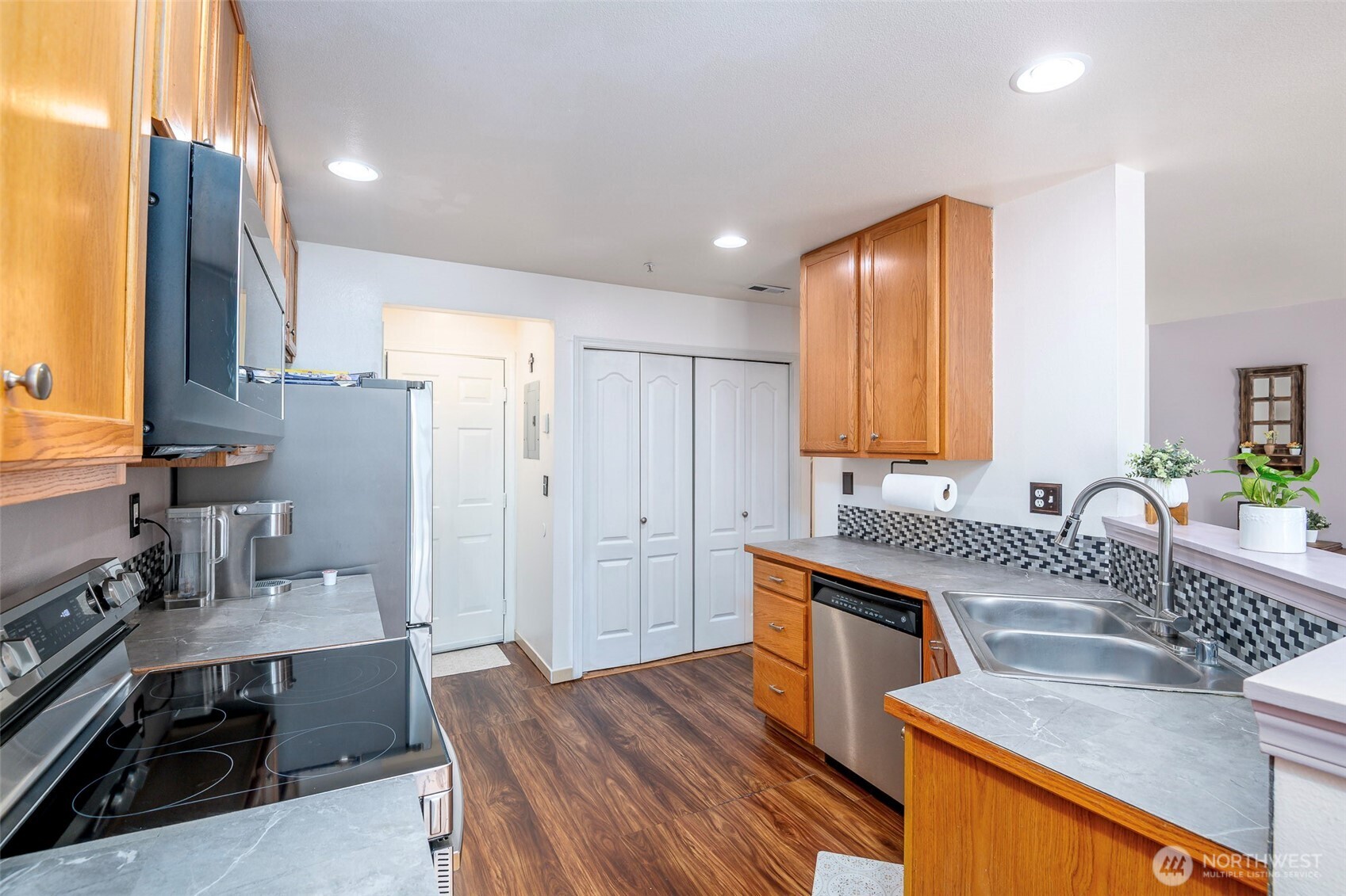 4802 Nassau Avenue 104 Property Photo 15