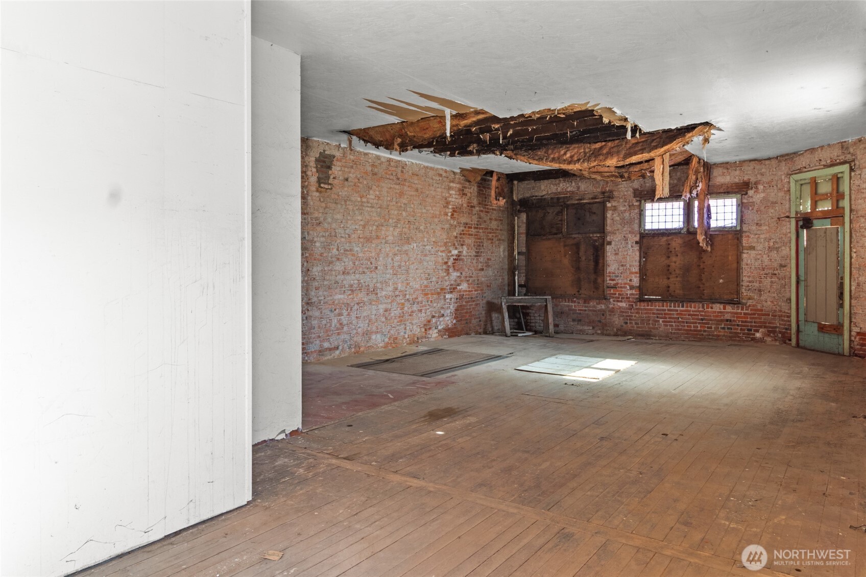 101 W 2nd Street Property Photo 13