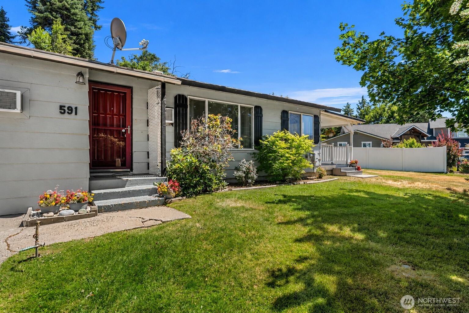 593 Rolfs Place Property Photo 1