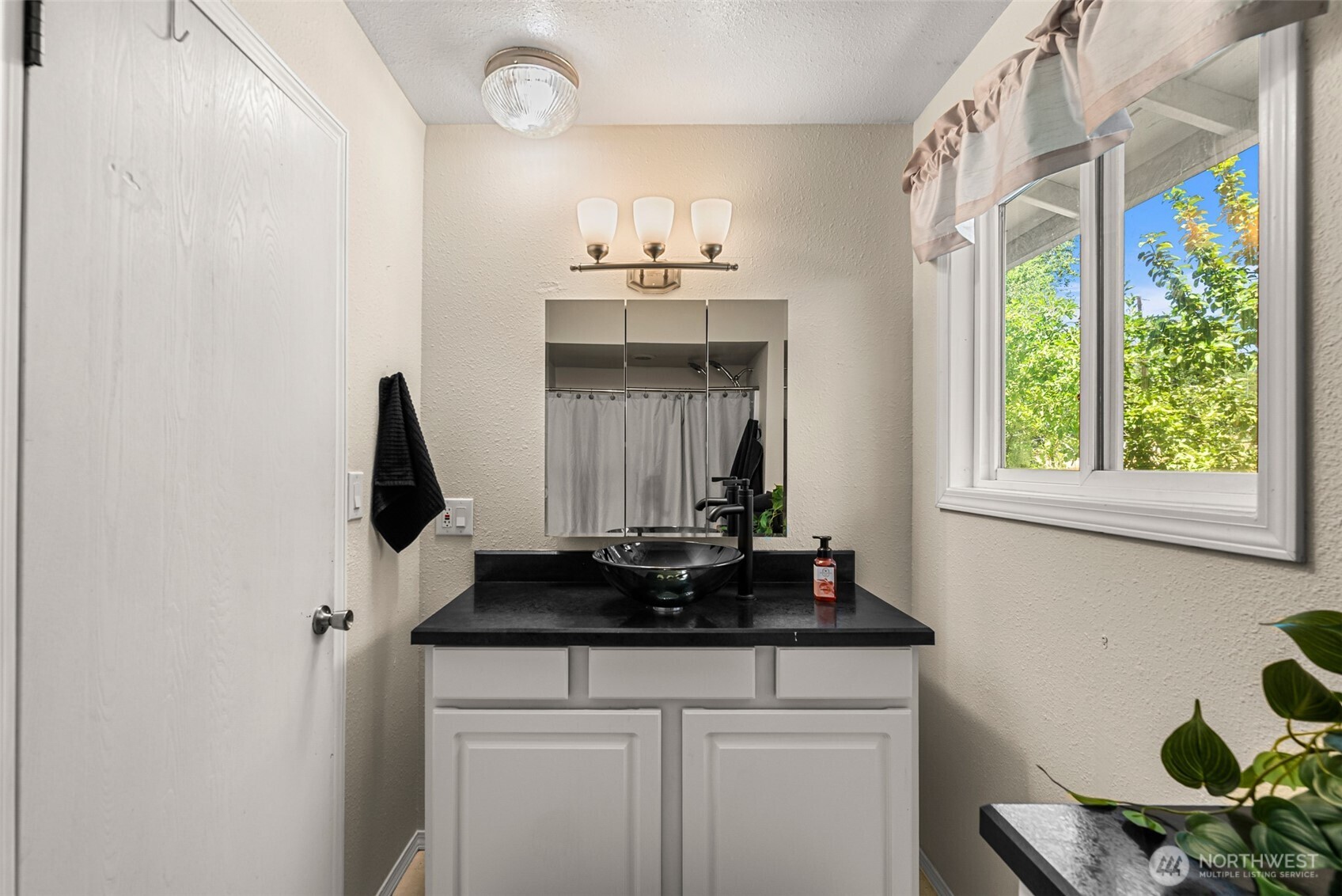 593 Rolfs Place Property Photo 18