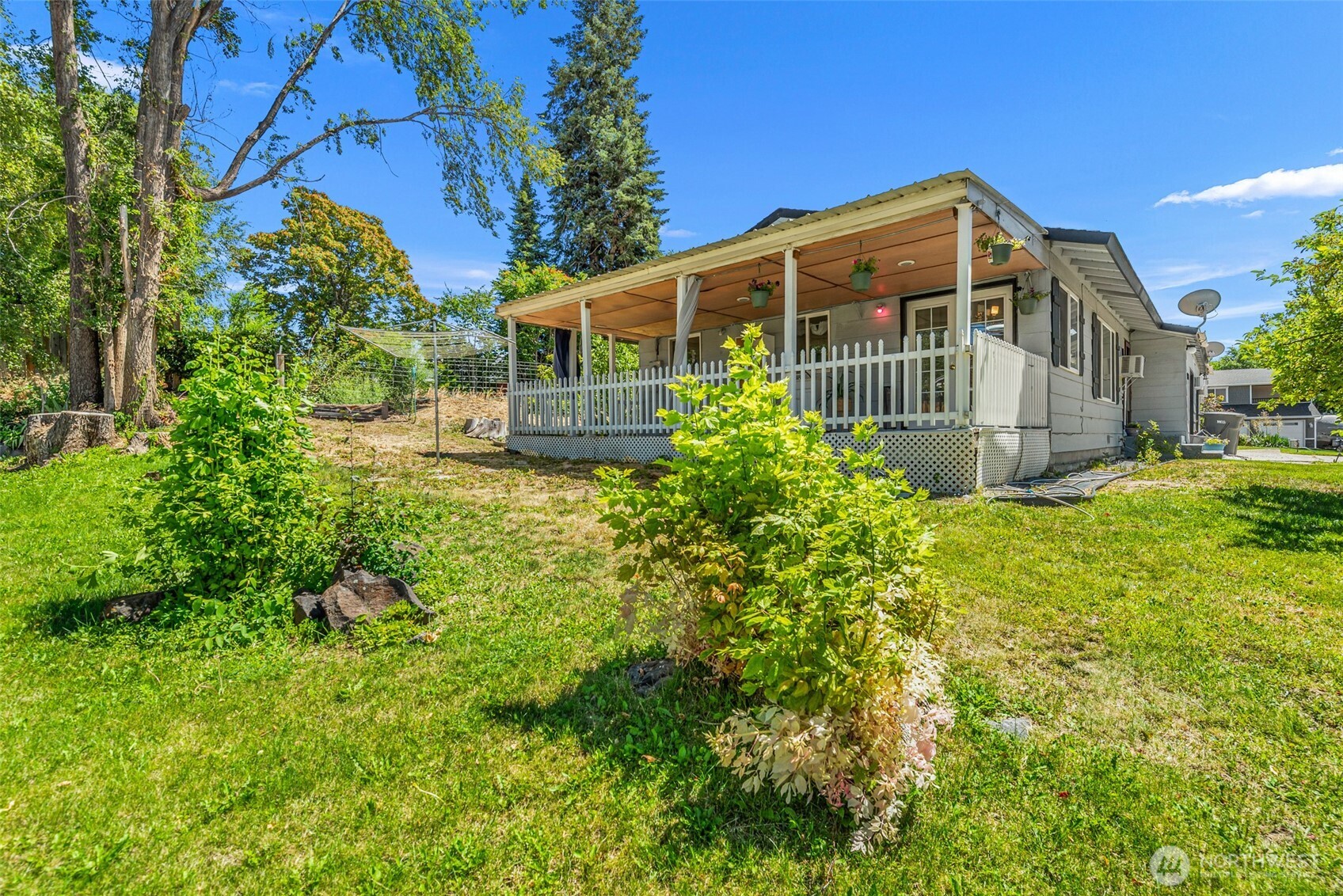 593 Rolfs Place Property Photo 26