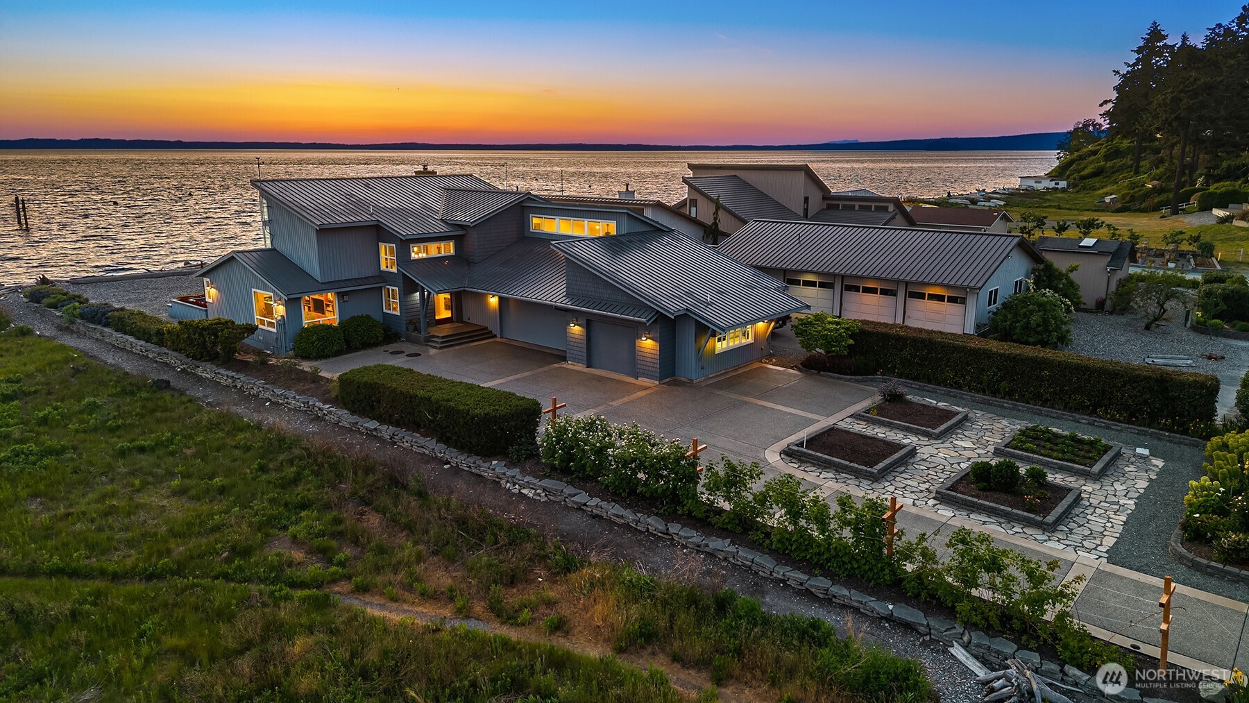 309 Seascape Drive Property Photo 2
