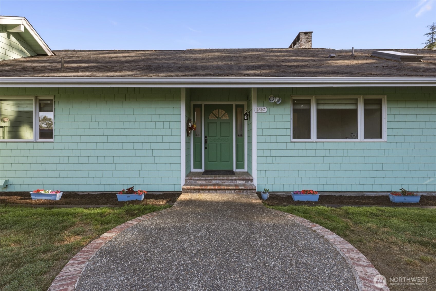 32 Thompson Lane Property Photo 2