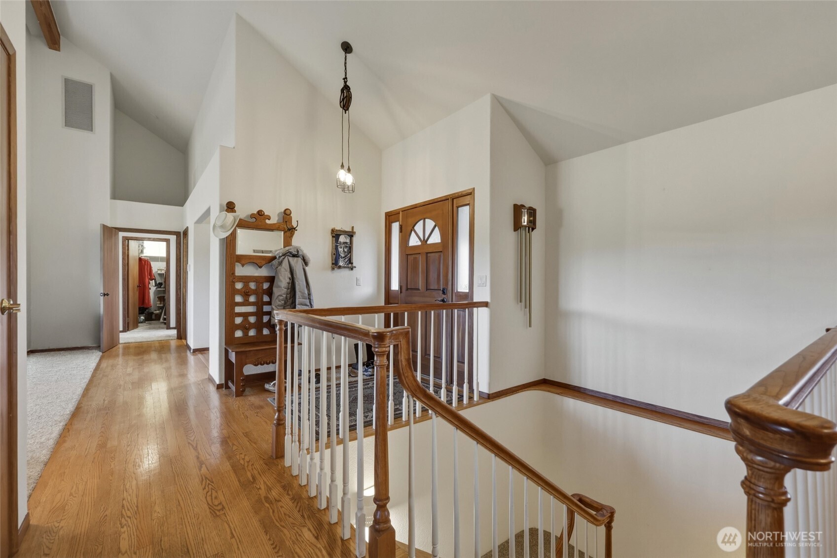 32 Thompson Lane Property Photo 6