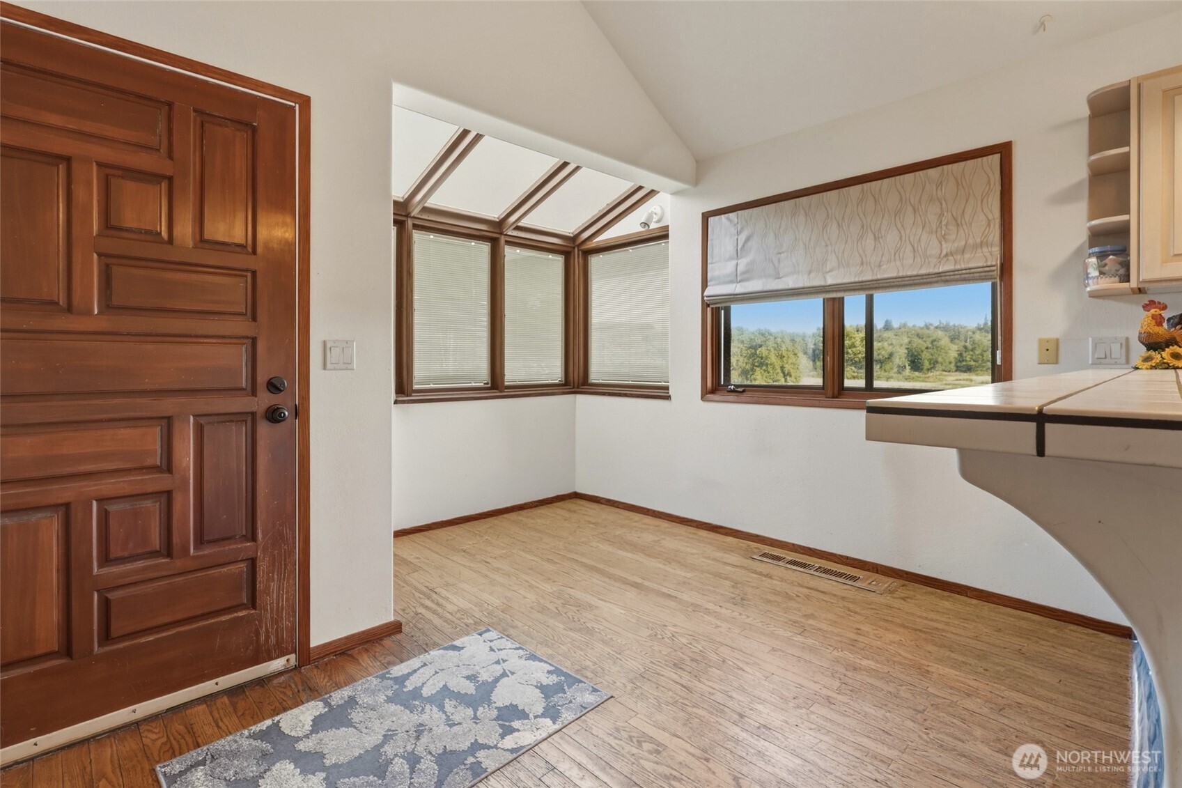 32 Thompson Lane Property Photo 12