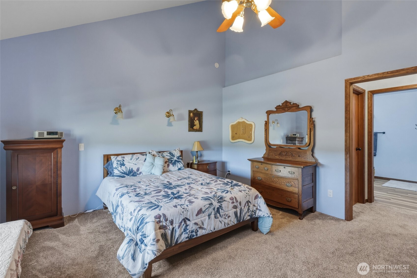 32 Thompson Lane Property Photo 15