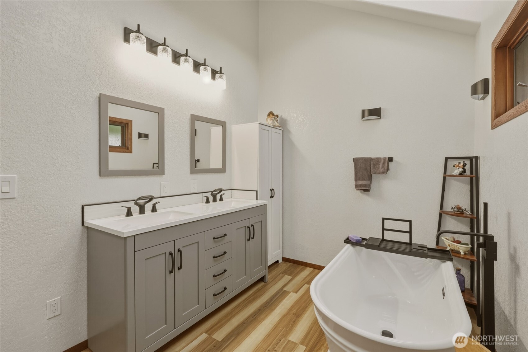 32 Thompson Lane Property Photo 17