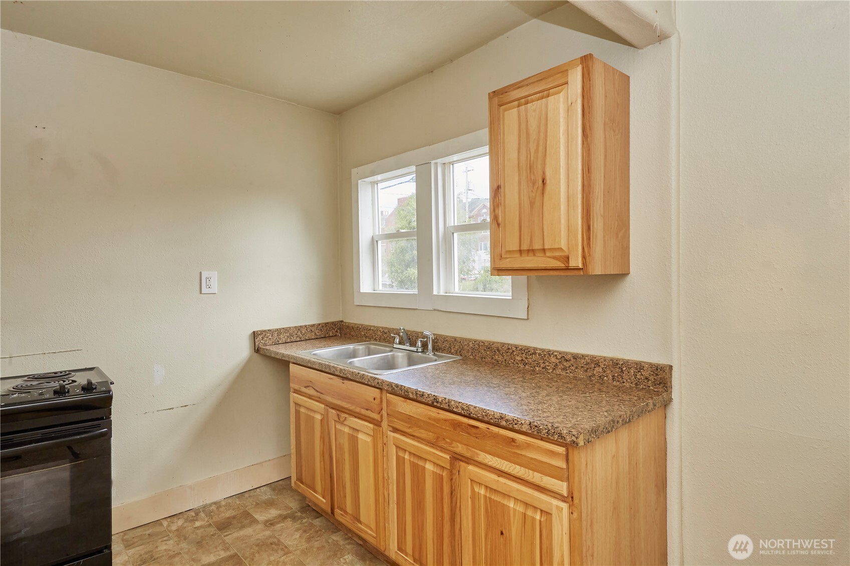 301 W 3rd Street Property Photo 15