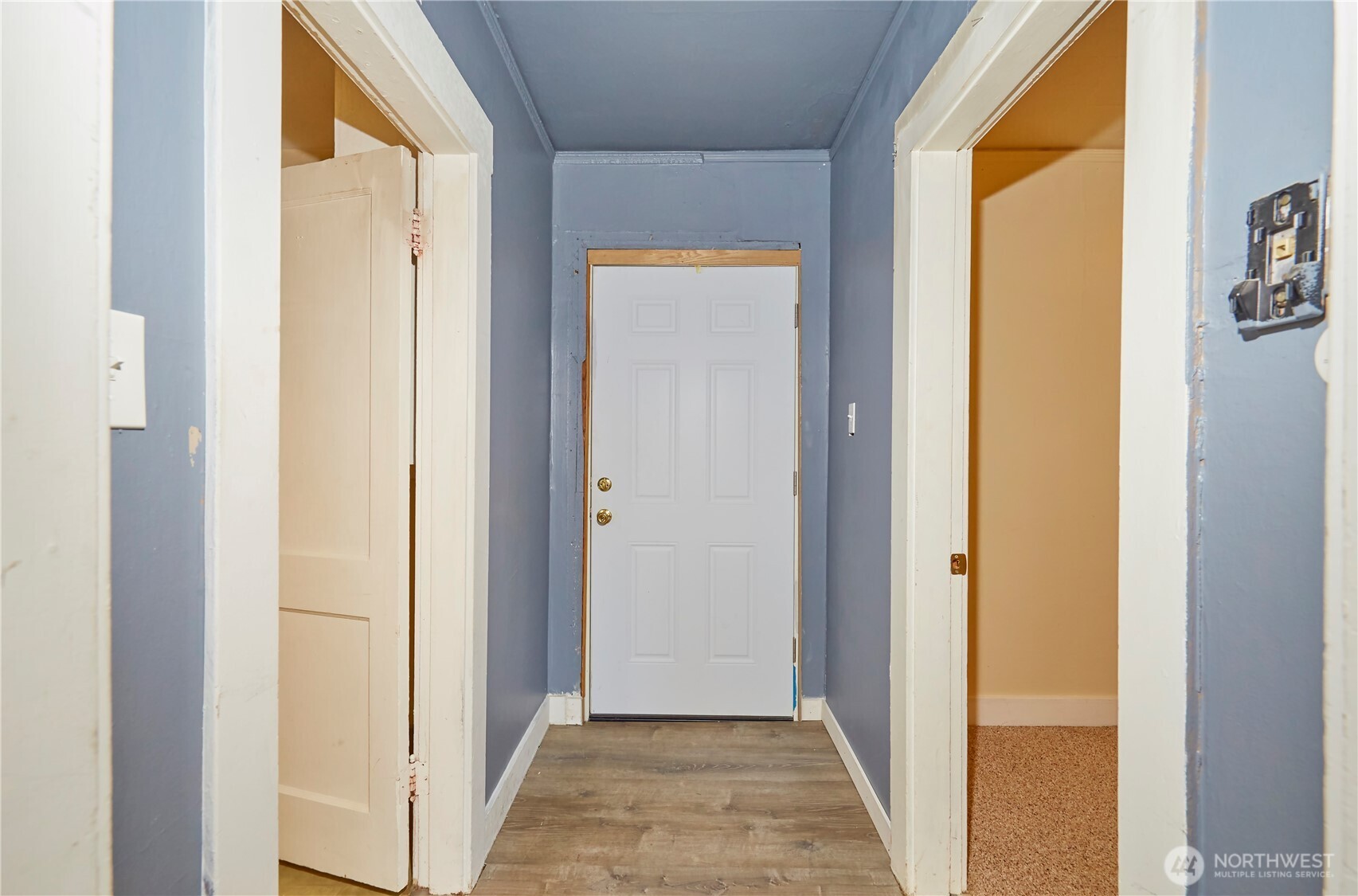 301 W 3rd Street Property Photo 19