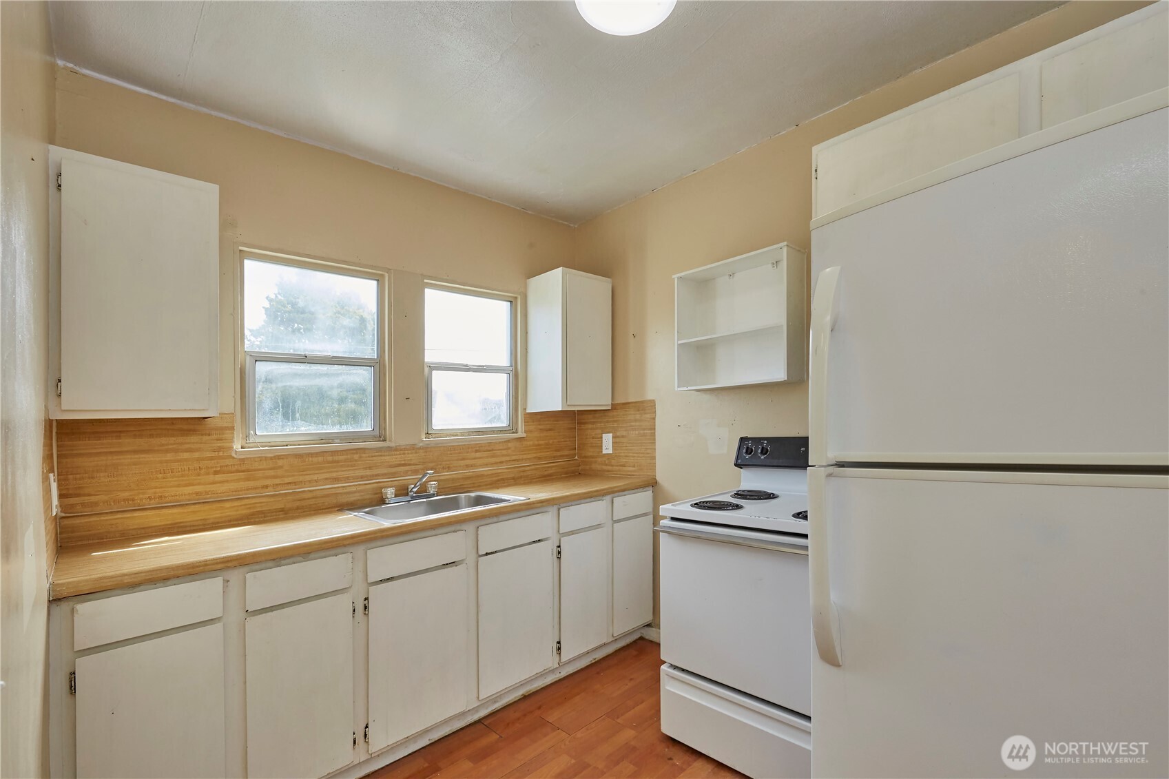301 W 3rd Street Property Photo 22