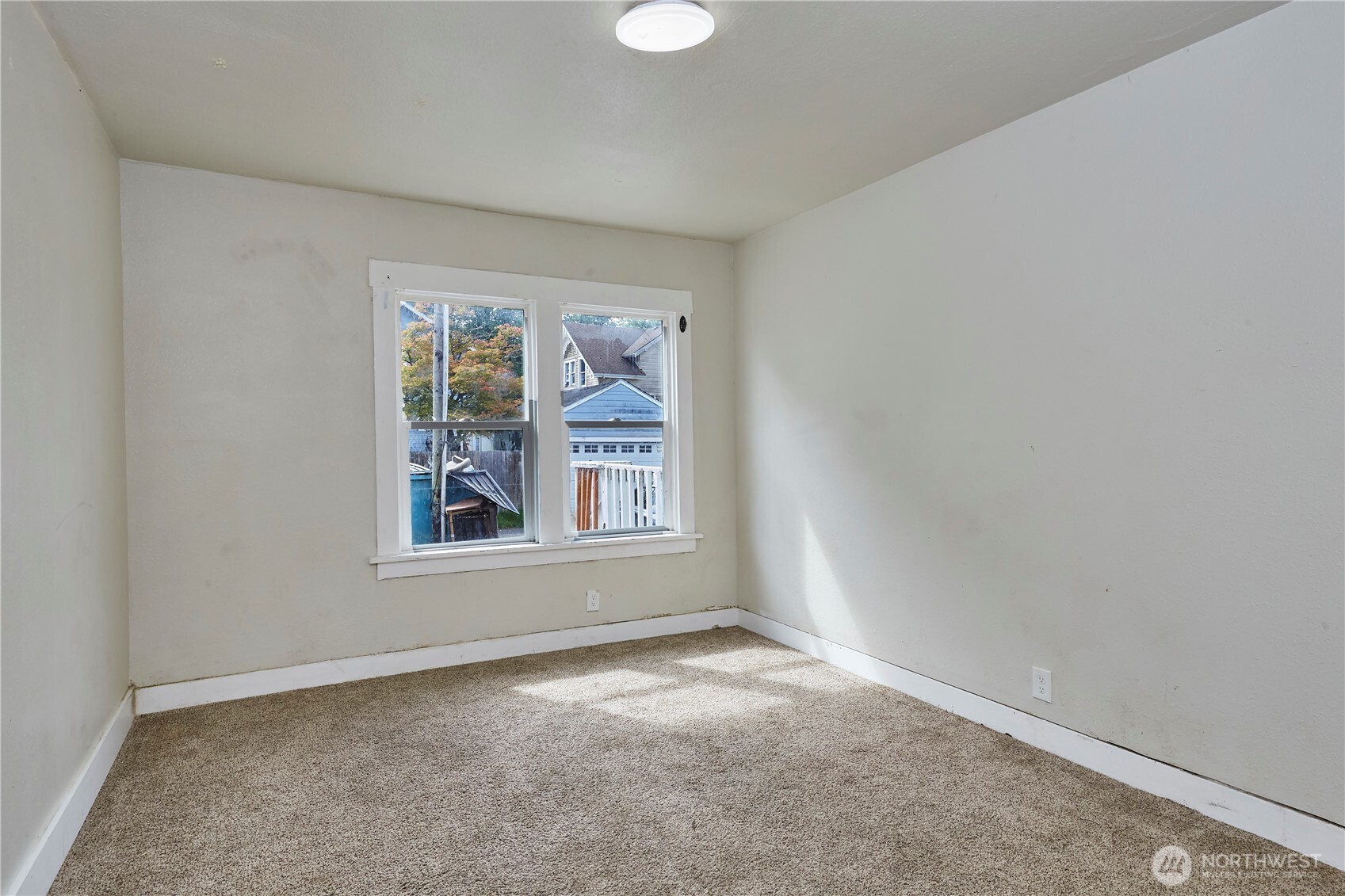 301 W 3rd Street Property Photo 23