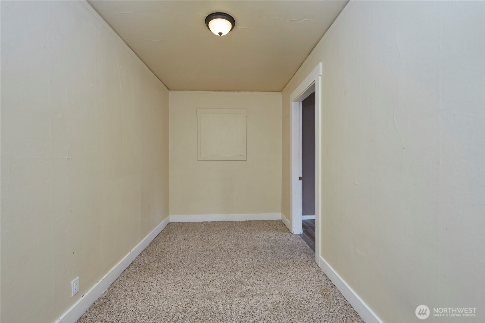 301 W 3rd Street Property Photo 24
