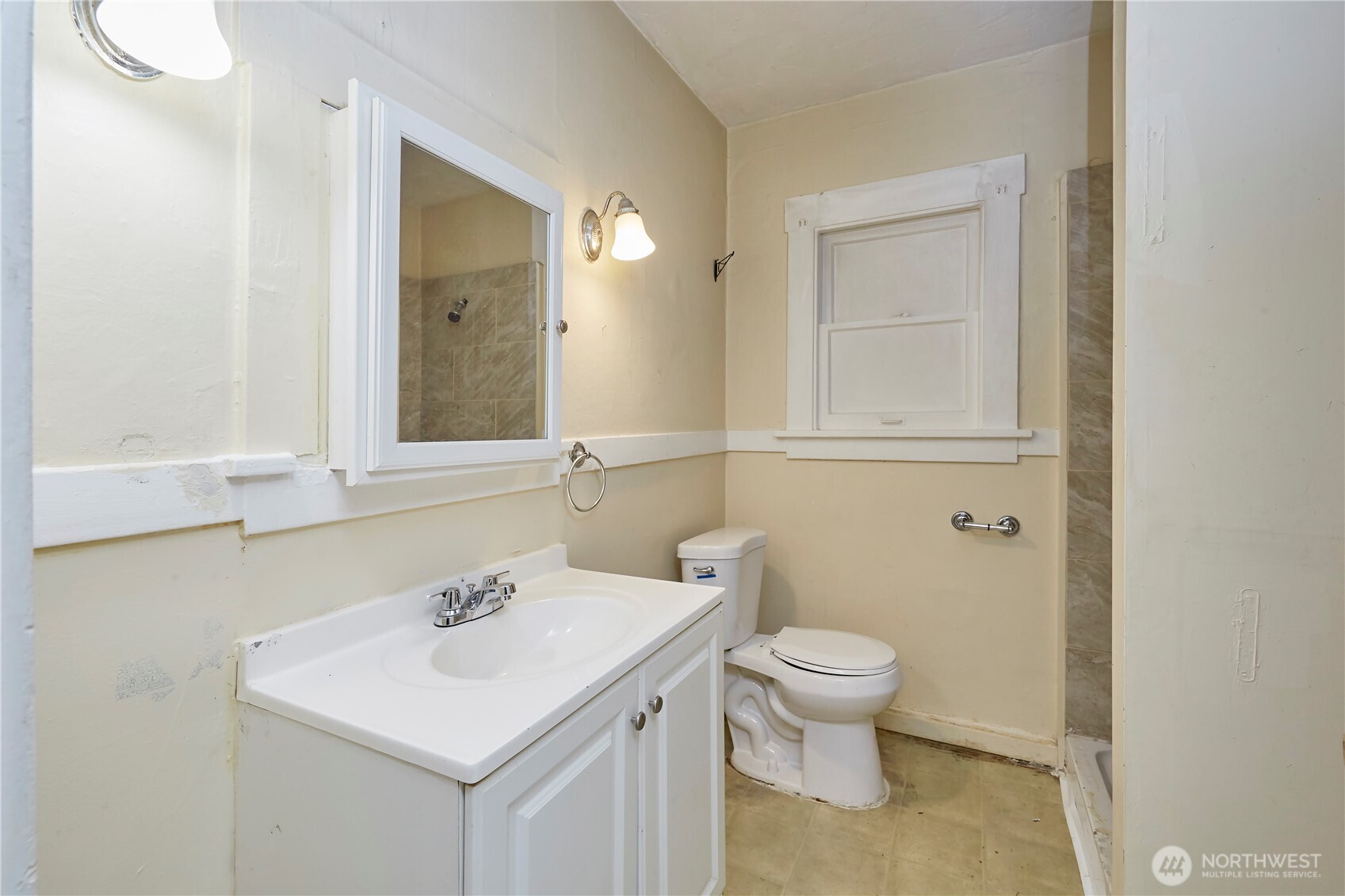 301 W 3rd Street Property Photo 25