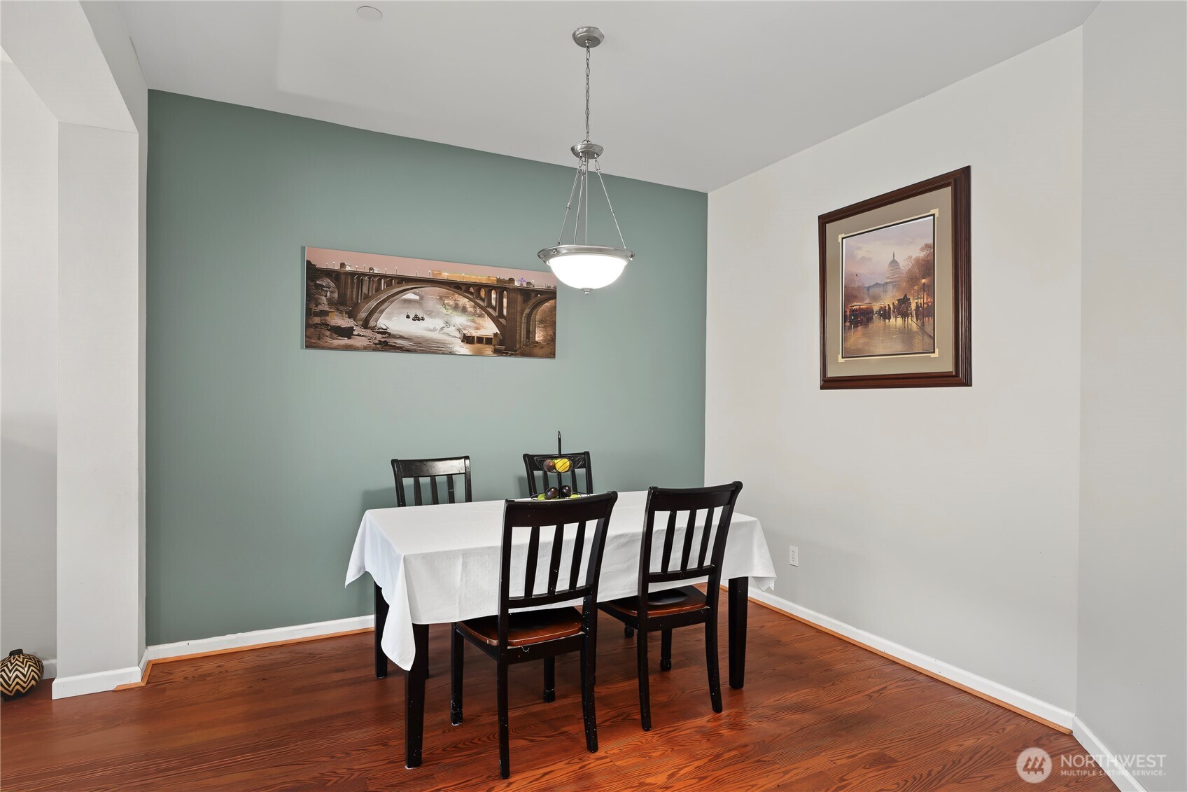 2978 Martin Place Property Photo 6