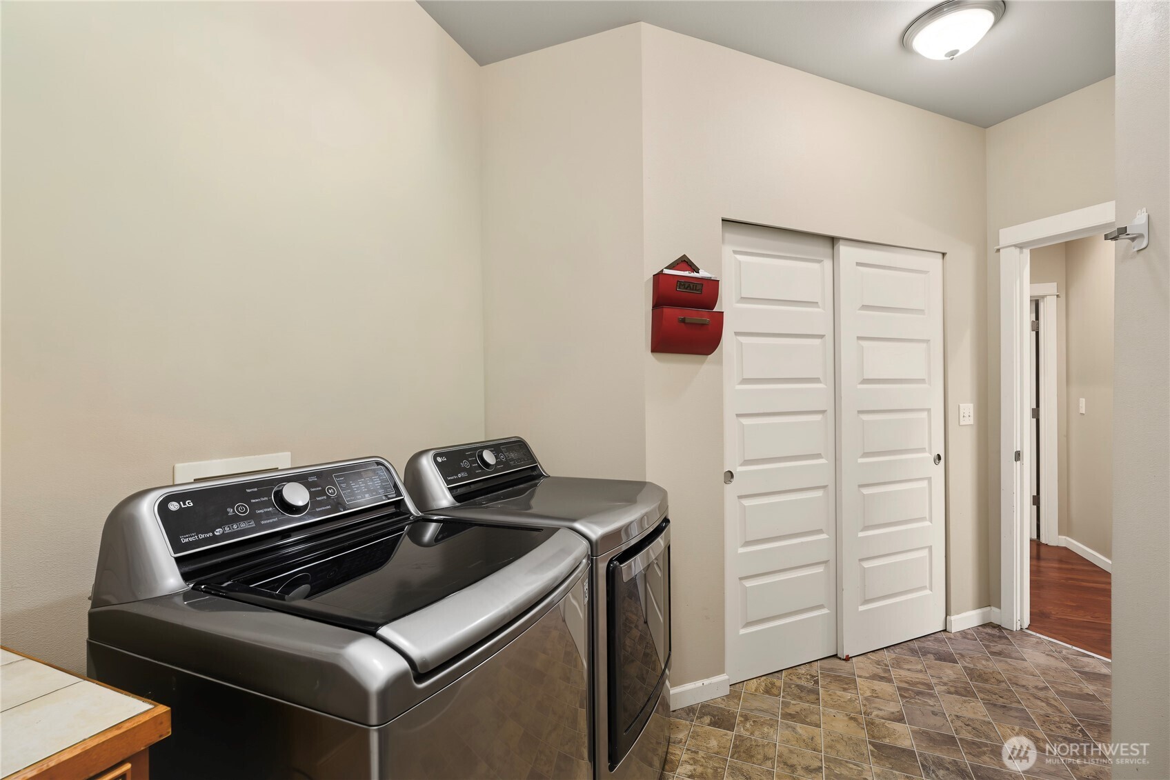 2978 Martin Place Property Photo 9