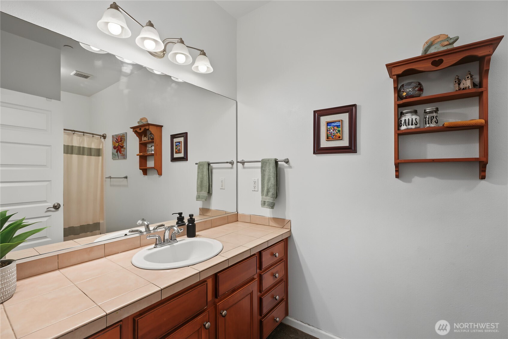 2978 Martin Place Property Photo 11