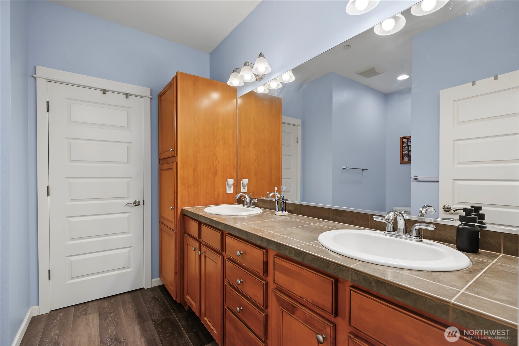 2978 Martin Place Property Photo 13