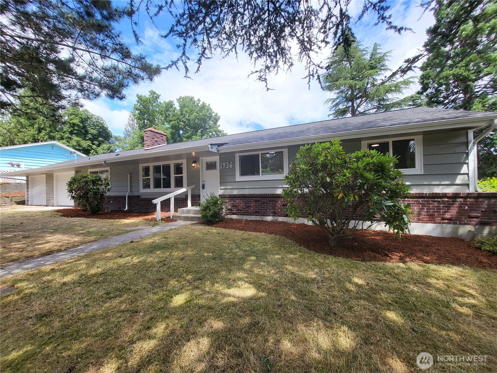 1936 NE Clemens Street Property Photo 1