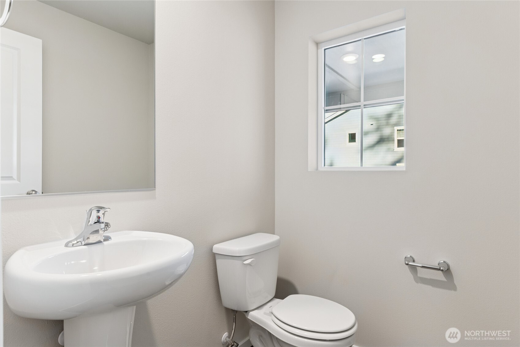 1600 Fiona Street 60 Property Photo 4