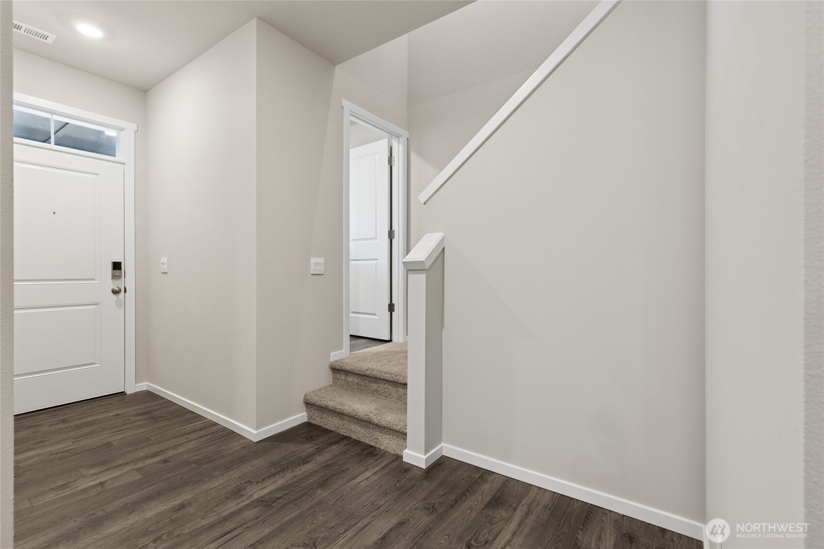 1600 Fiona Street 60 Property Photo 5