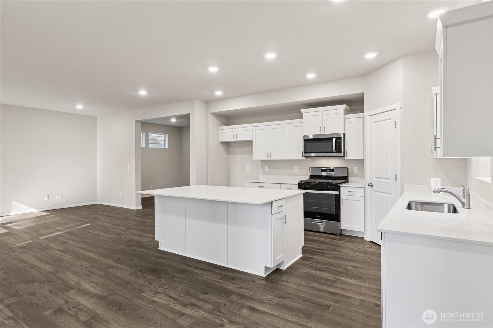 1600 Fiona Street 60 Property Photo 15