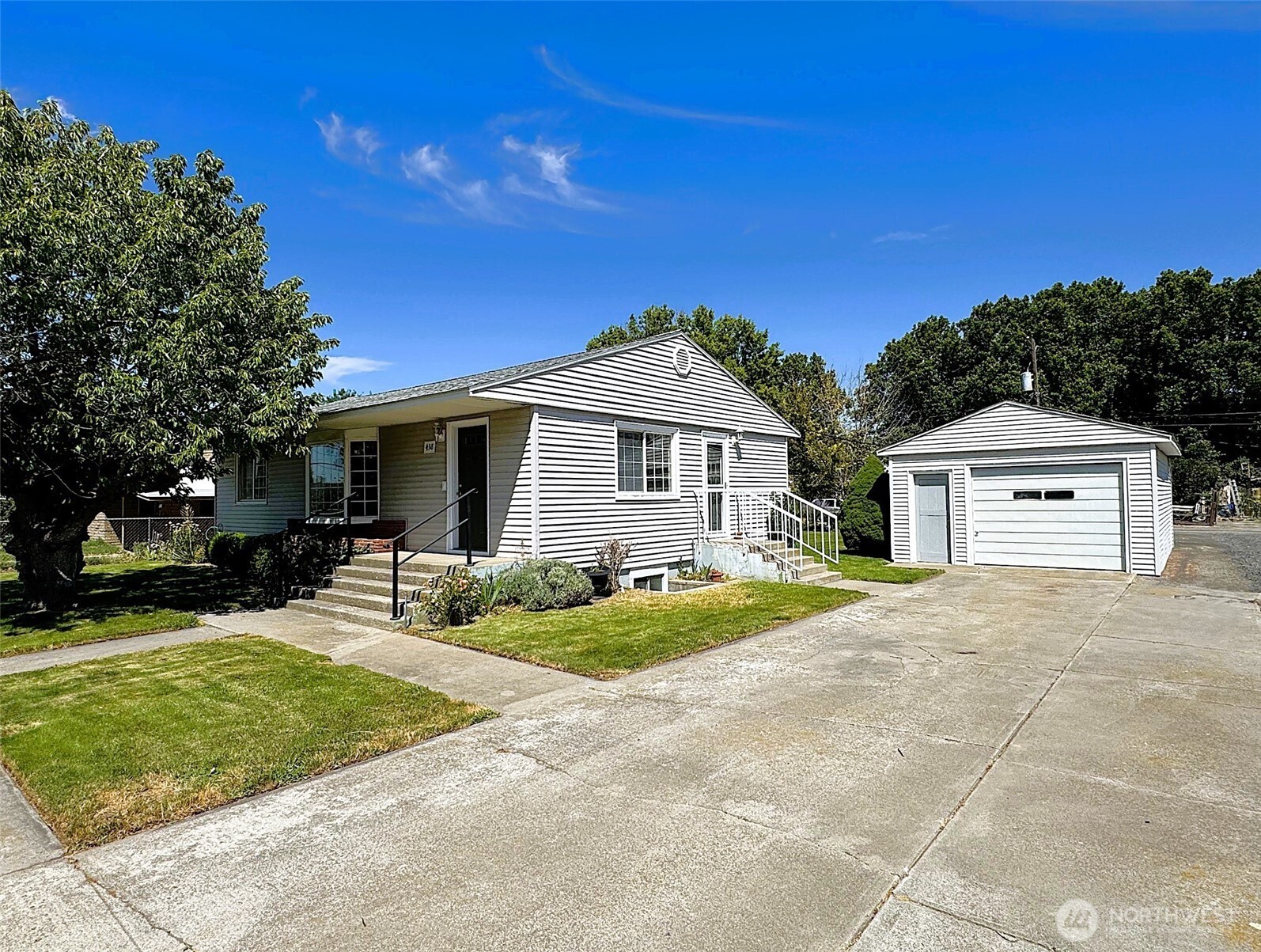 438 S Burke Road Property Photo 1
