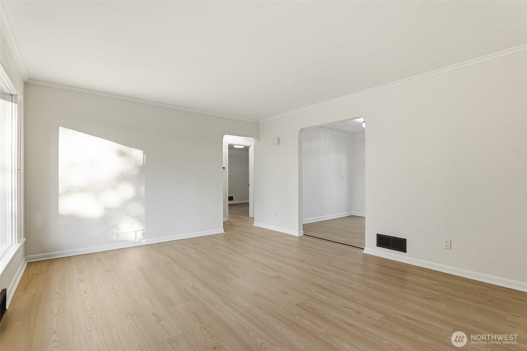 924 E 57th Street Property Photo 4