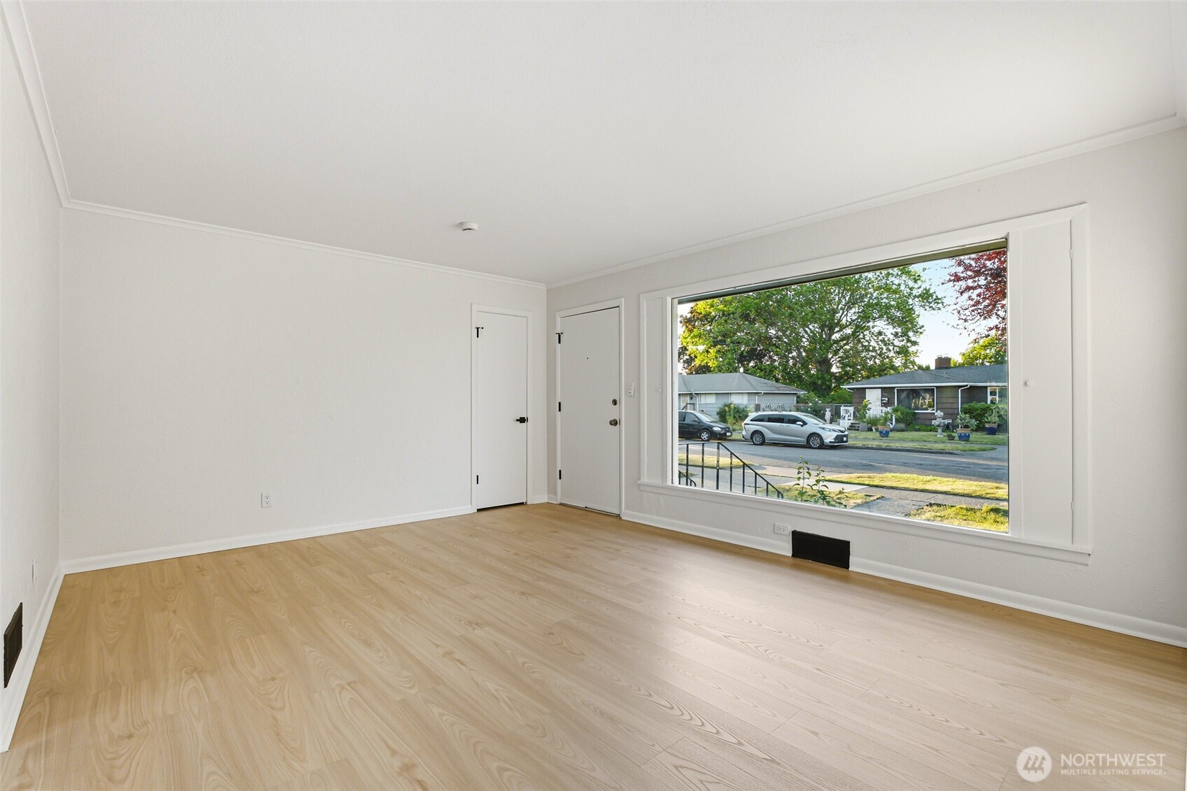 924 E 57th Street Property Photo 5