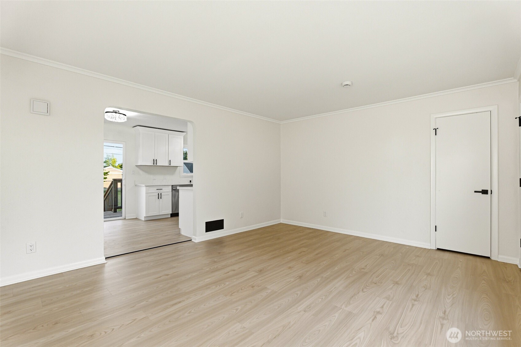 924 E 57th Street Property Photo 6