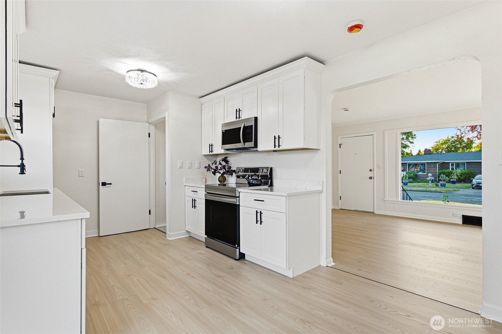 924 E 57th Street Property Photo 8