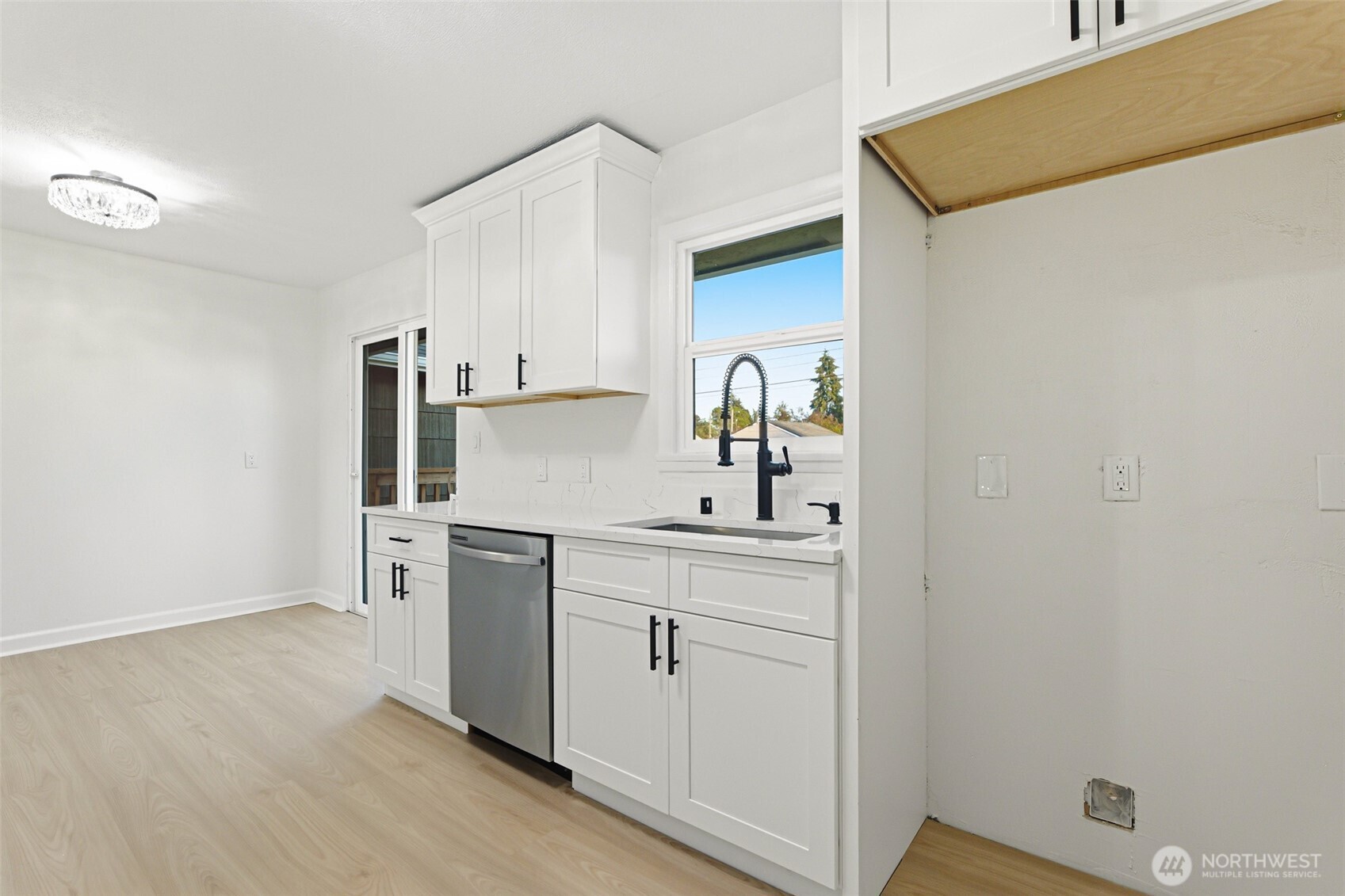 924 E 57th Street Property Photo 10