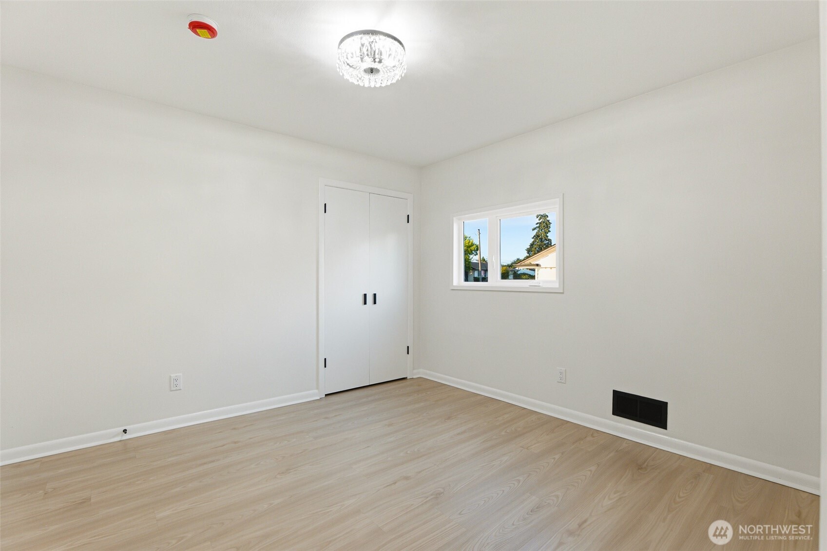 924 E 57th Street Property Photo 16
