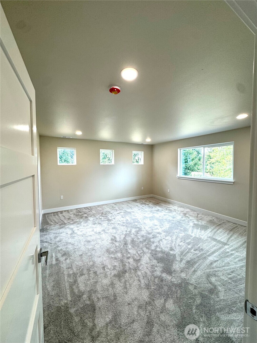 9616 48th Drive Property Photo 6