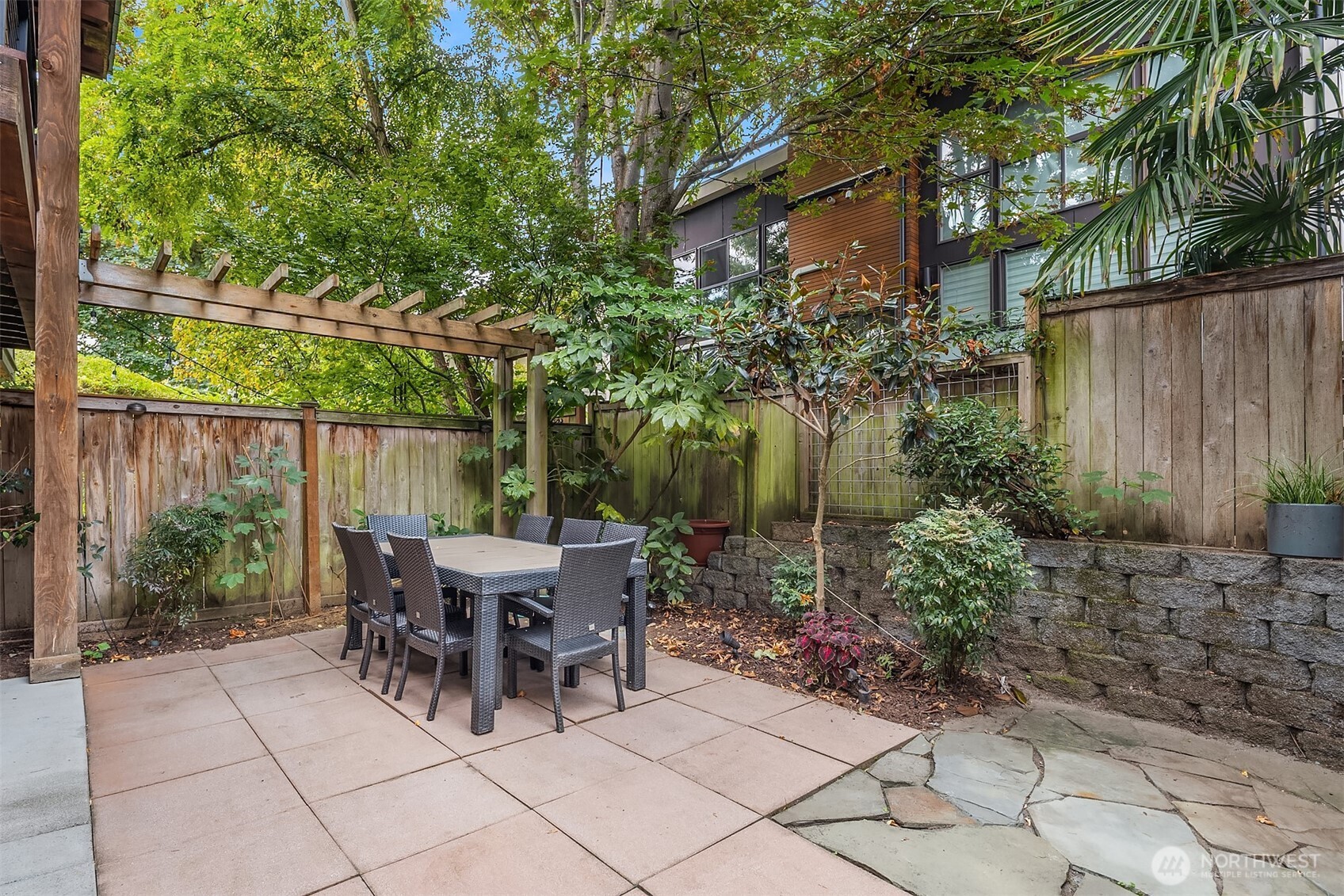 3635 Greenwood Avenue B Property Photo 3