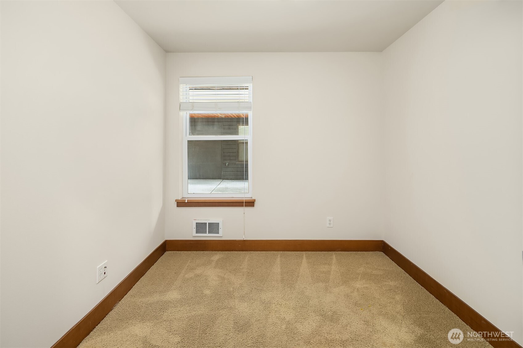 3635 Greenwood Avenue B Property Photo 5