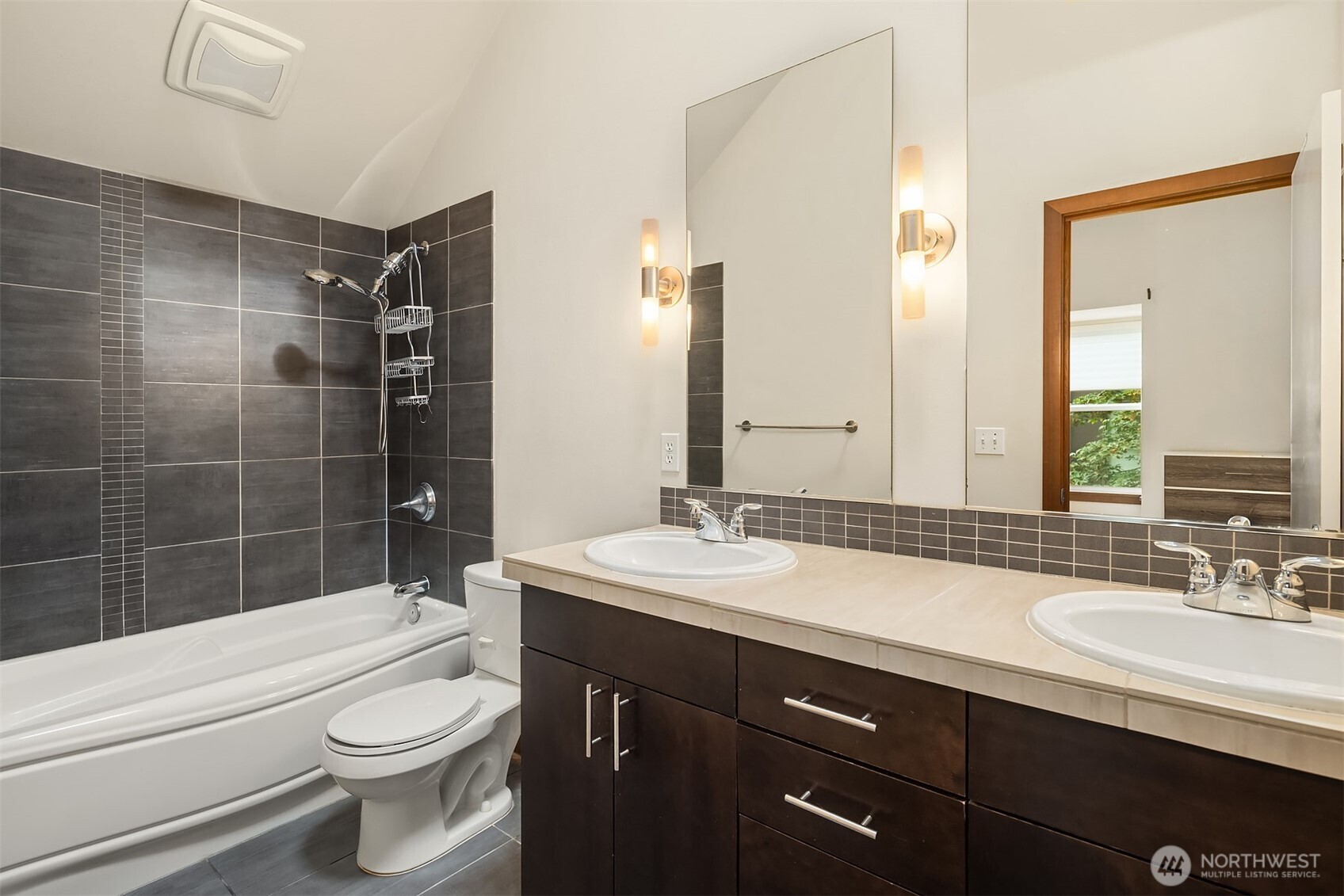 3635 Greenwood Avenue B Property Photo 18