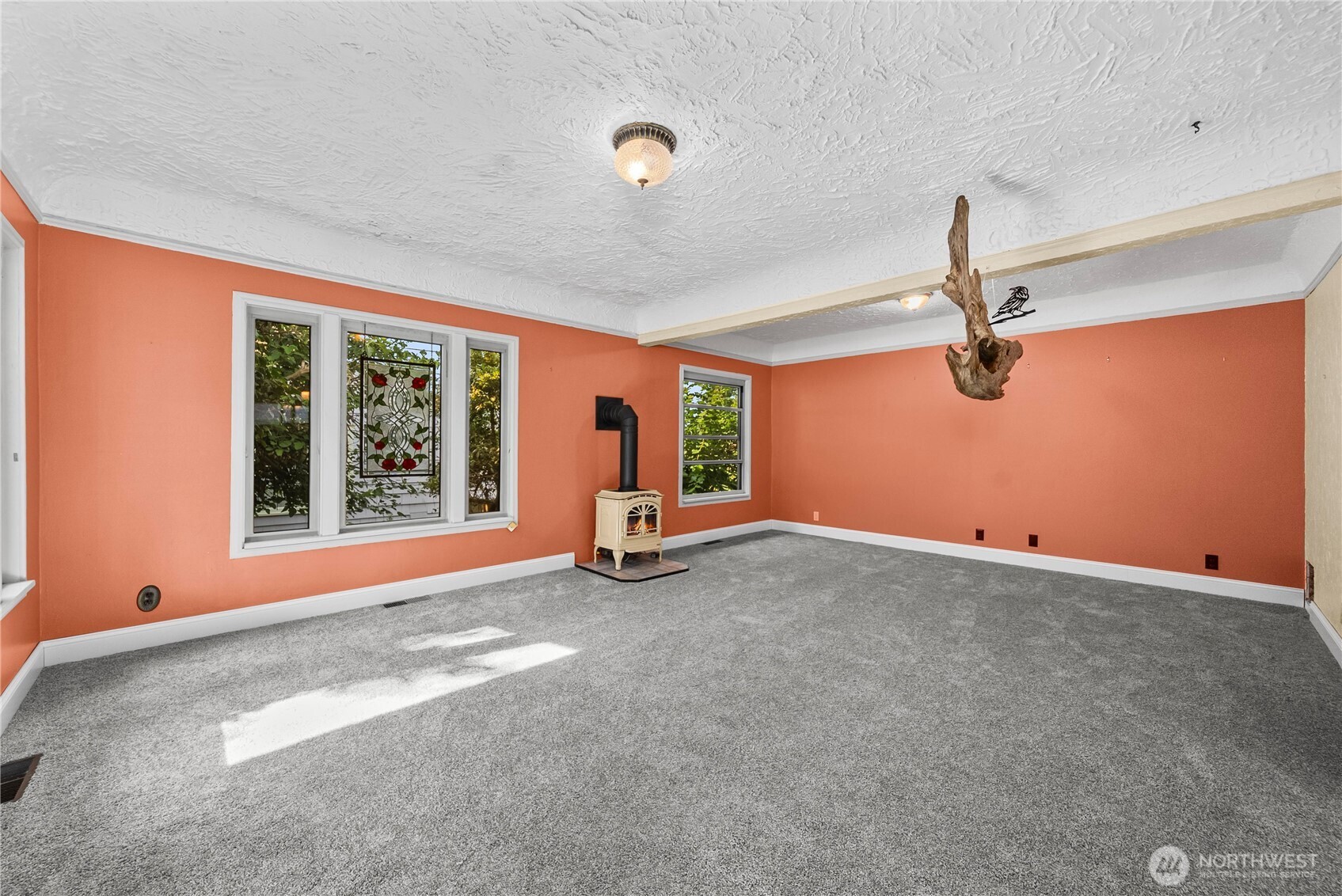 231 Central Street Property Photo 5