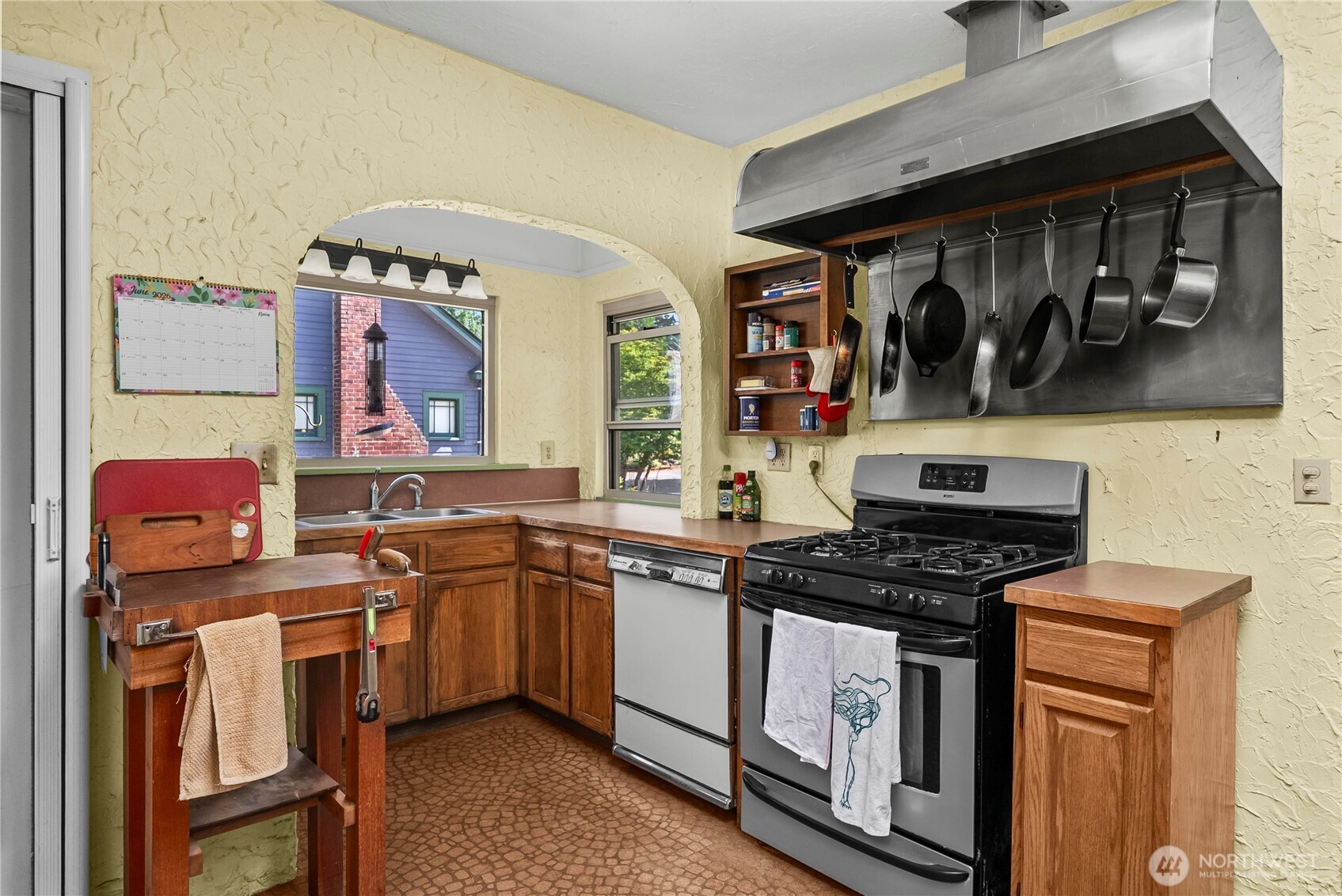 231 Central Street Property Photo 9