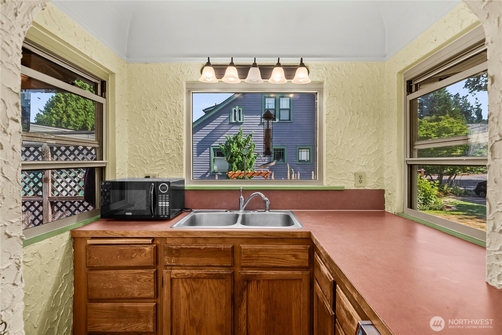 231 Central Street Property Photo 10